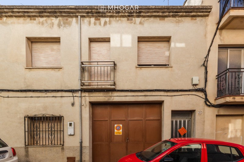 Campell - Casita de pueblo a la venta en pleno centro del pueblo, gran oportunidad para realizar un poryecto de inversión único!